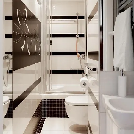 32 Apartment *