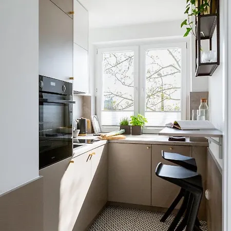 32 Apartment *